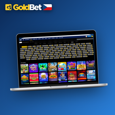 Vážný hráč u velkého monitoru se spuštěným Goldbet Casino desktop klientem